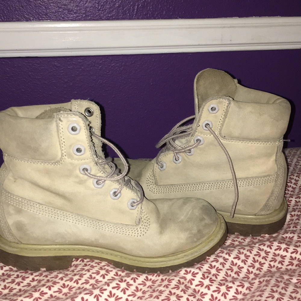 GREY TIMBS😻